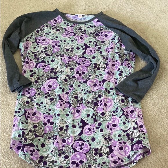 LuLaRoe Tops - LuLaRoe skull XS t shirt